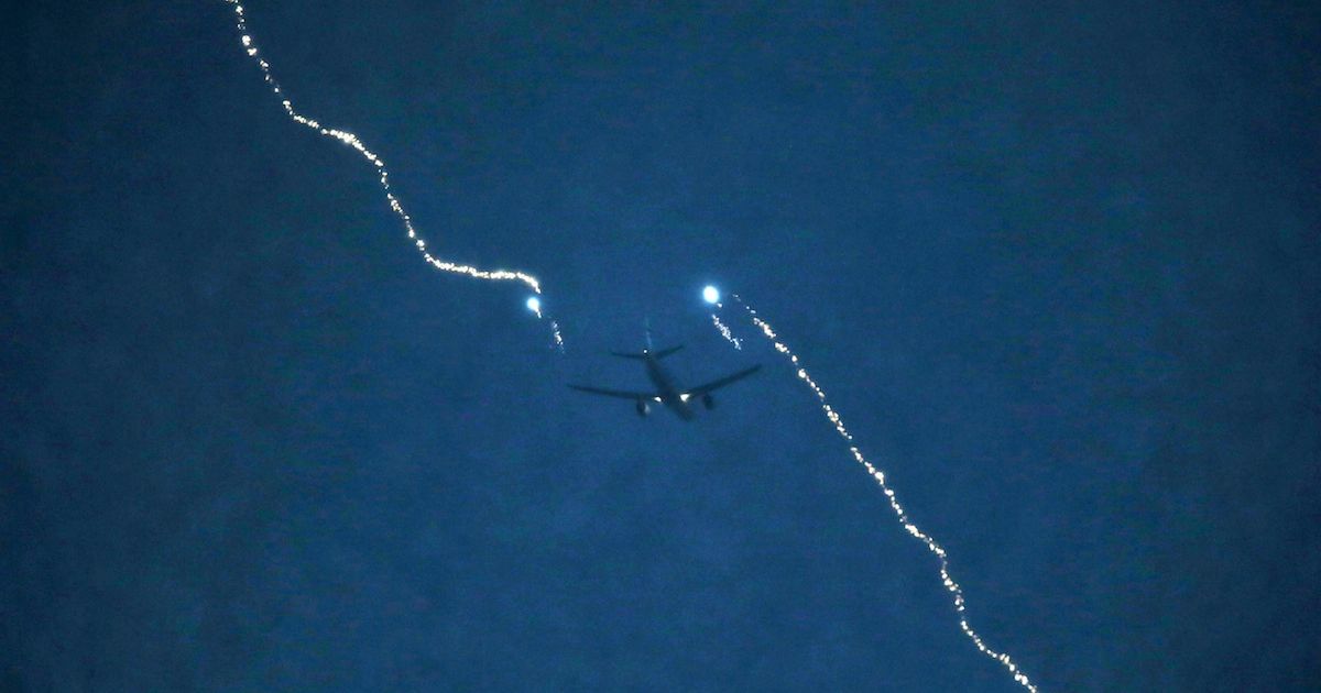 Video Dos Aviones Fueron Alcanzados Por Un Rayo Cerca De Heathrow 