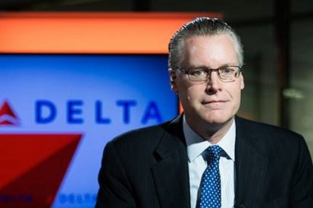 CEO de Delta: &quot;Los cobros a empleados por no vacunarse funcionan&quot;